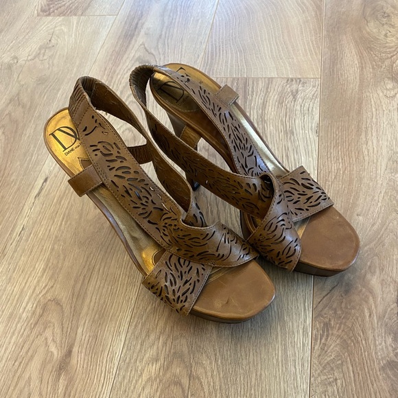 Diane Von Furstenberg (DVF) laser-cut brown leather heels - Picture 2 of 4